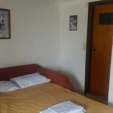 Antikristo Rooms Karteros Exterior photo